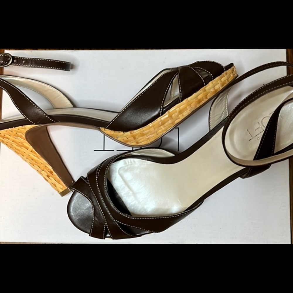 NIB Ann Taylor Loft Anita Sandals S 8.5